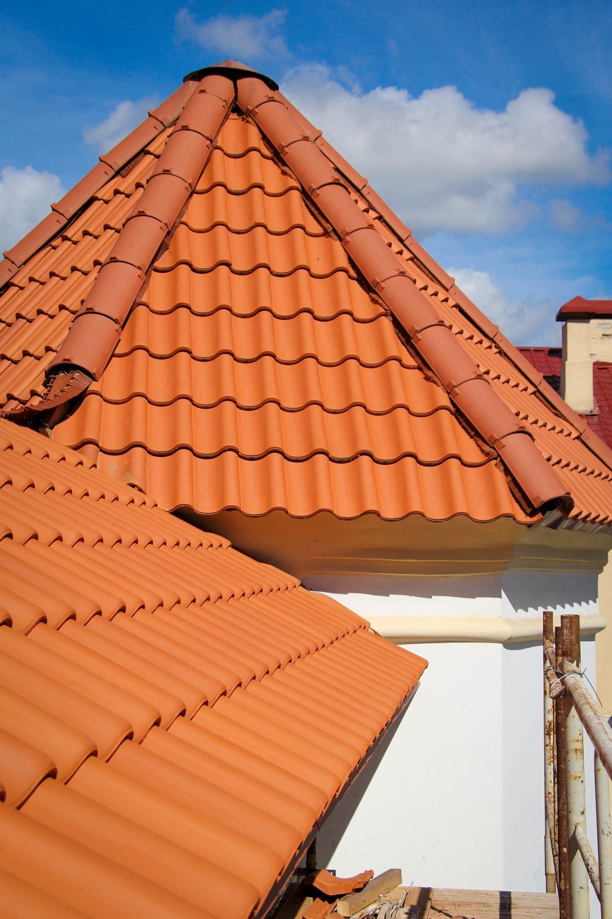 أنواع القرميد وأسعارها في السعودية 2025