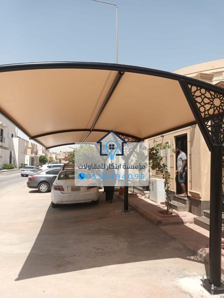 خدمة تركيب مظلات سيارات باستخدام مواد قوية وتقنيات تثبيت تضمن الثبات والسلامة